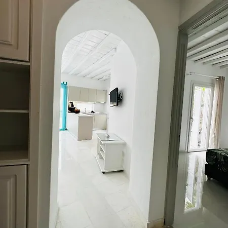 Golden Horizon Apartment *