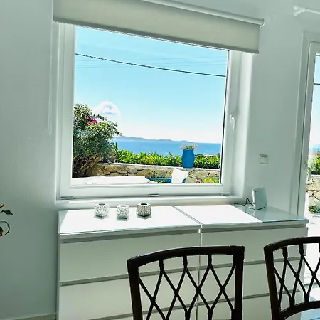 Golden Horizon Apartment *